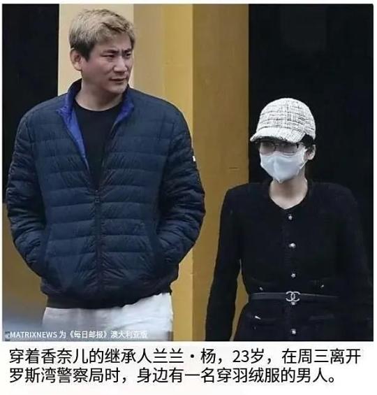 保镖和大小姐组合？！完全不像！就是一对路人甲和路人乙。
除了衣服是名牌，其他真看
