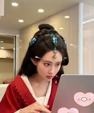 孟子义除了《奔跑吧》运动不行

其他毛病真是一点也挑不出来

人美心善，聪明