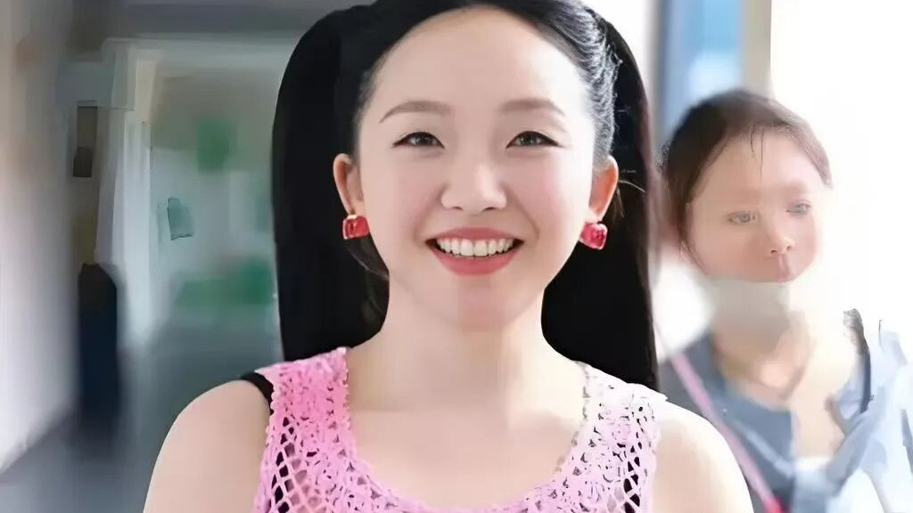 辣目洋子：那个“凭啥是她”的女孩，到底有啥后台？