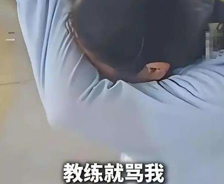 成都，19岁的女大学生花费1800元去练车，练了一天，回家后就哭着说不想去了，原