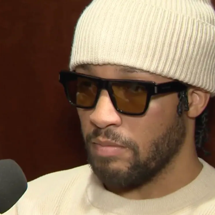 NBA常规赛，尼克斯134-98击败篮网。
赛后尼克斯球员杰伦-布伦森在接受记者