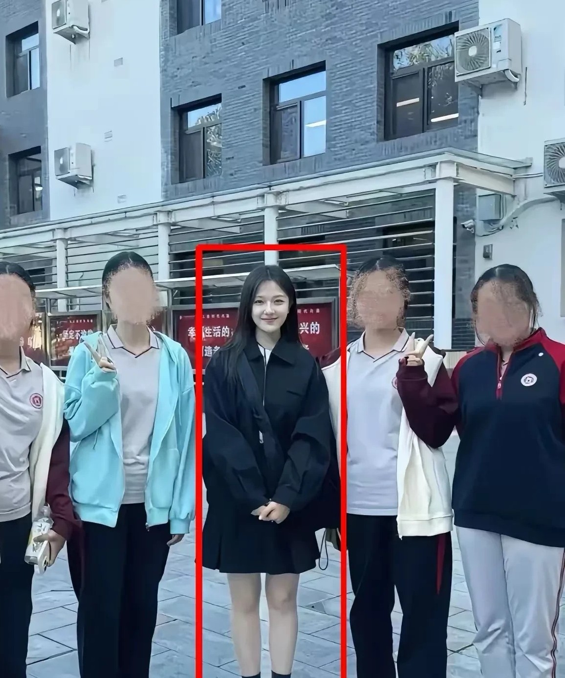这李兰迪在现实中也是妥妥的大美女！