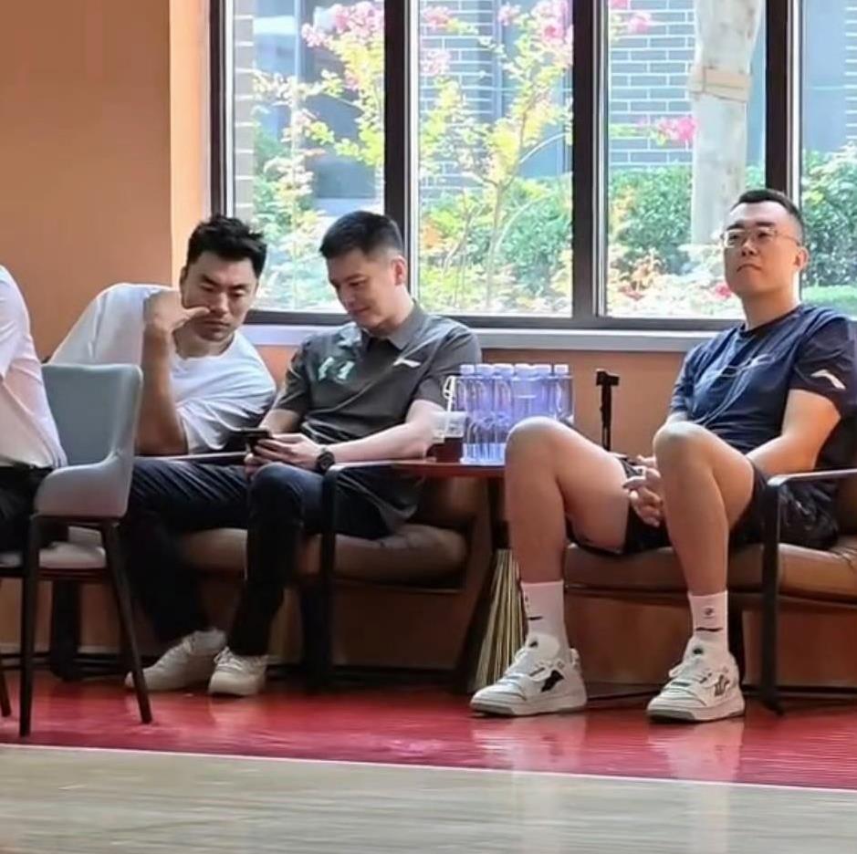 韩德君退役！多方消息确认，辽宁男篮功勋队长韩德君，结束18年职业生涯，正式退役！