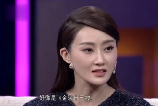 2008年北京奥运闭幕式后，成龙给张艺谋打了个电话：“这个女孩我相中了，你要不要