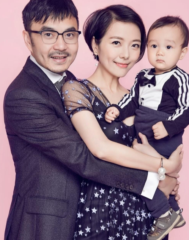 她不是汪涵老婆，她是乐乐文化CEO。
2025年9月，她带着一帮妈妈拍综艺，融资