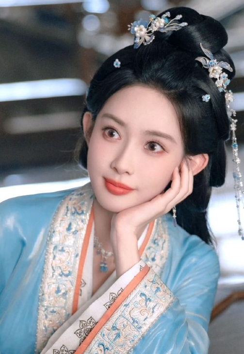 孟子义新剧姜桃花太蛊了！狐系美人的媚与狠都被她完美拿捏，柔美的外表下藏着一颗坚韧