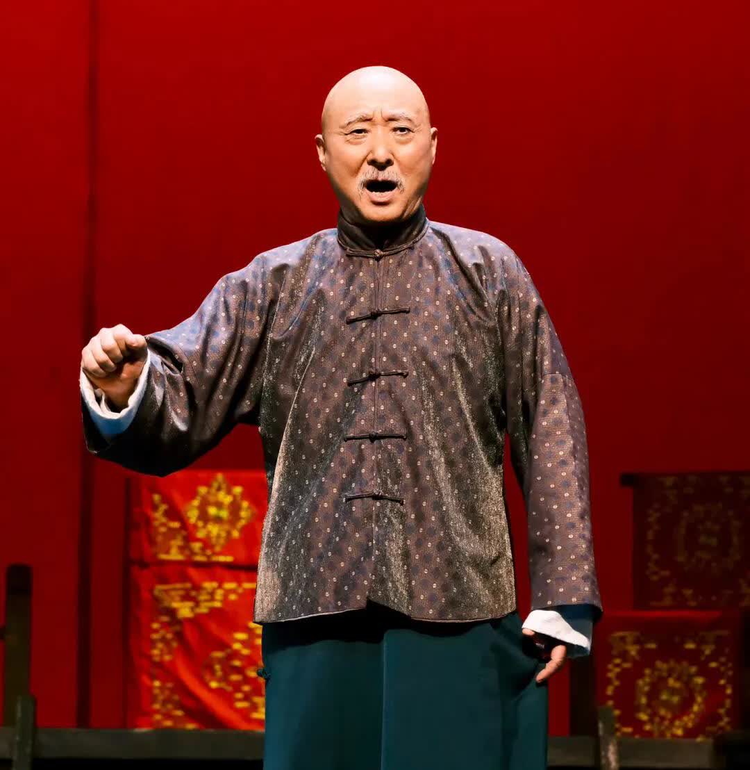 我问我老公，陈佩斯是糊涂了吗？

有趣小品你不演，艺术话剧你也不演，

