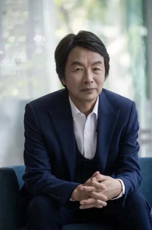 刘震云说：“真正的高人，都非常冷酷无情，明知道别人有危险，也不会提醒；明知道别人