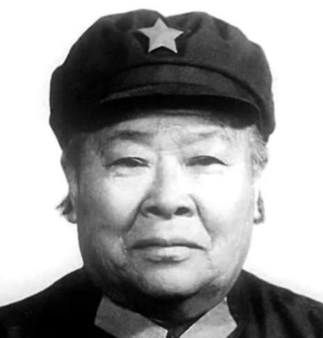 1937年，周子昆和何子友新婚，许世友看了一眼何子友，忍不住对周子昆说：“也就你
