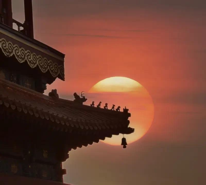 人生最淡然的态度，大抵是心静如水，不被外界繁华扰了心绪，任诱惑挑战在侧，皆能泰然