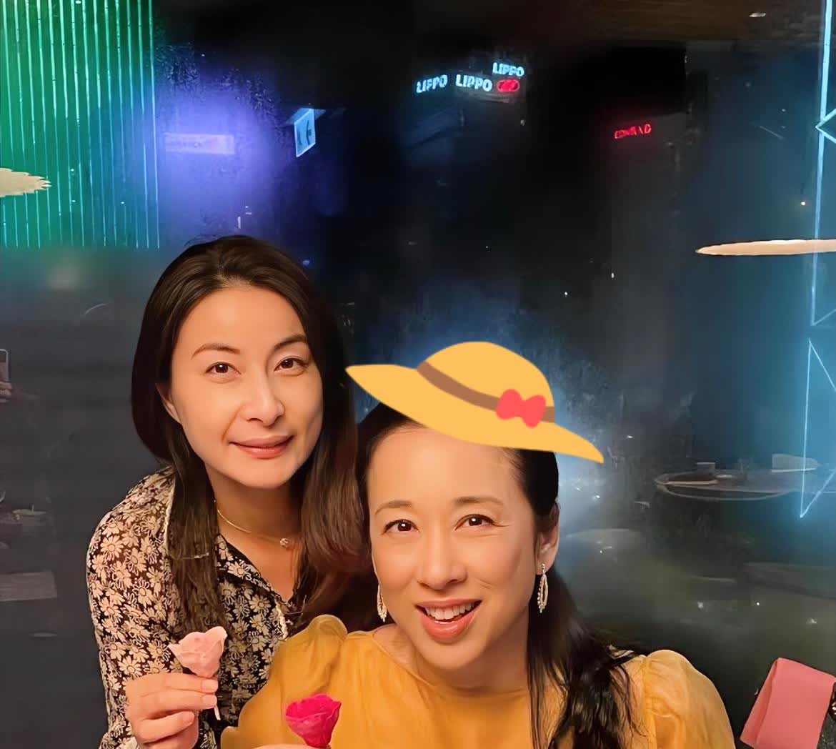 朱玲玲要急疯了吧！

不是刚娶的媳妇不满意

也不是霍启仁结婚太激动
