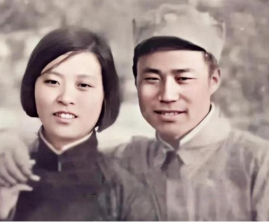 1978年，王近山在弥留之际，叮嘱身边的儿女说：“我一辈子都不会原谅你们的母亲，
