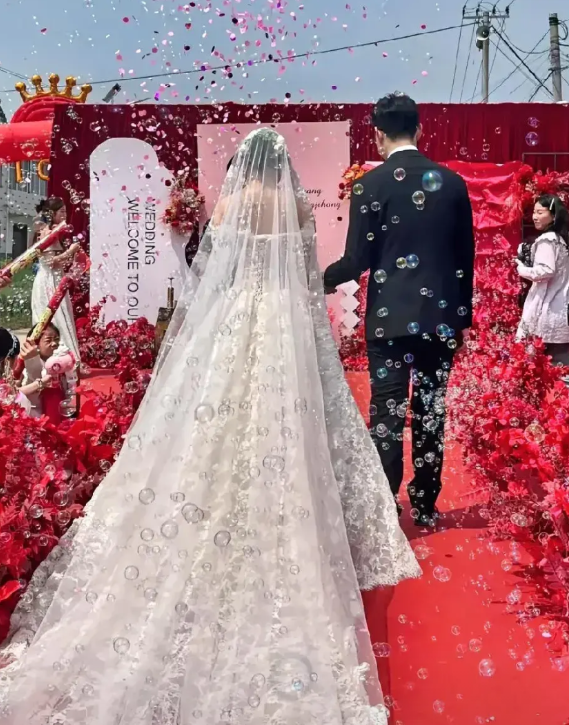 谢绝订婚宴，彩礼最高6万元！
一夜之间，结婚的和没结婚的都集体破防了！河北一农村