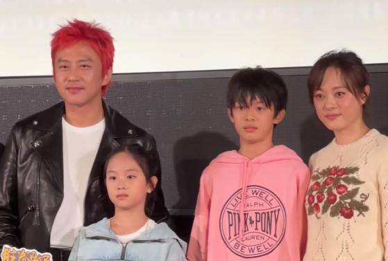 邓超儿子等等身高直逼孙俪，青春期成长迅速

邓超和孙俪的大儿子等等如今已经长得飞