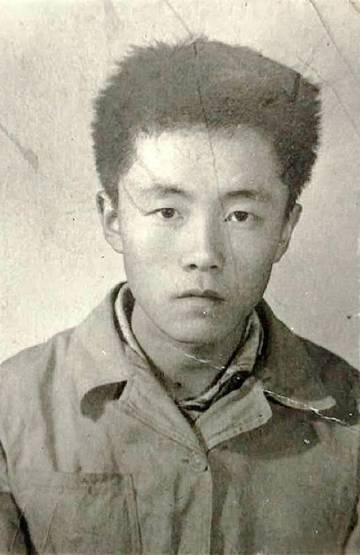 1963年，18岁的南仁东收到了清华大学的录取通知书。全家欣喜雀跃，南仁东却撇了