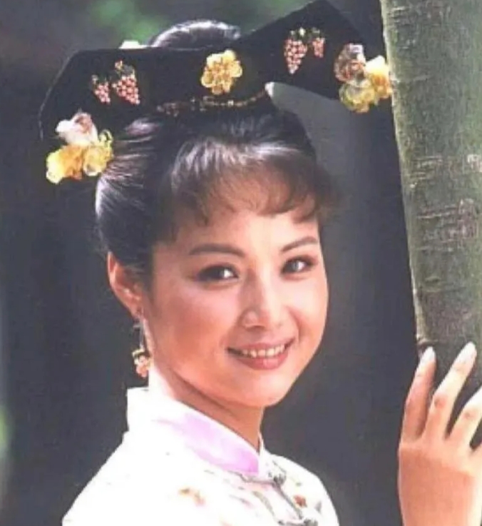 1705年，终年不洗澡，不吃药的93岁宫女苏麻喇姑逝世，51岁的康熙为了再见她一