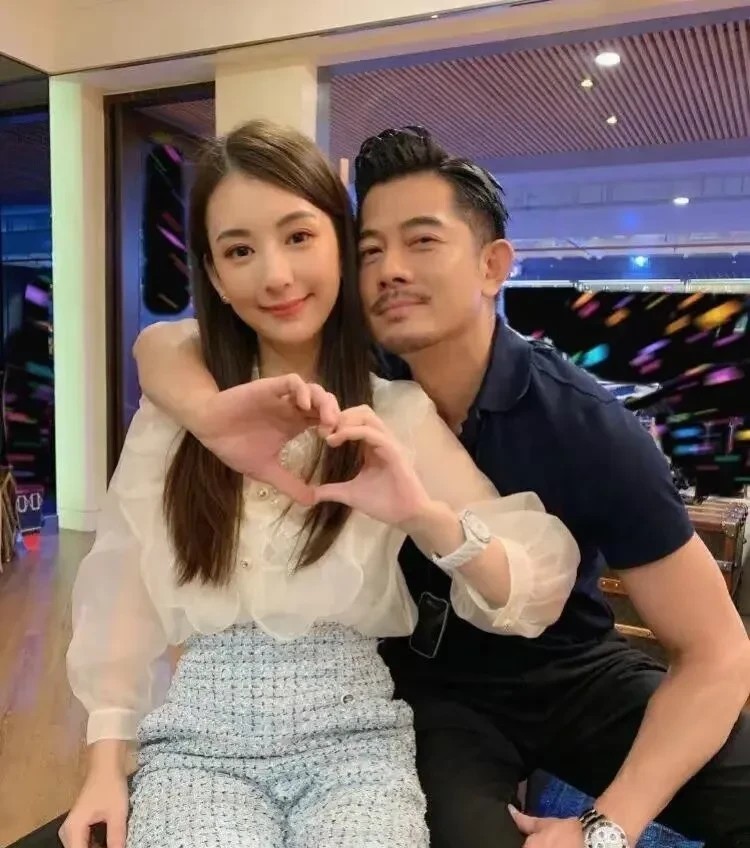 方媛怀上了三胎，
给所有想嫁进豪门的女生提了个醒，
单凭美丽的外貌、完美的身材是
