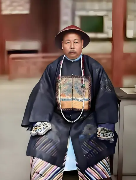 左宗棠倒插门进了周家，连生三女后，妻子劝他纳妾，左宗棠死活不肯，岳母却说：“不纳