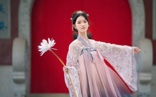 十六岁那年，侯府爹娘突然找上门，认我回府，未成想，是让我替假千金去给王爷殉葬