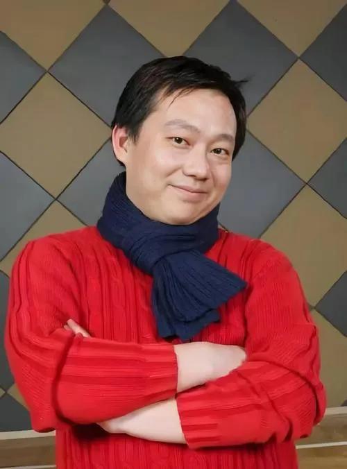 梁超称高明师傅不会背叛藏海
梁超在直播中回应网友关于高明是否会背叛藏海的疑问，直
