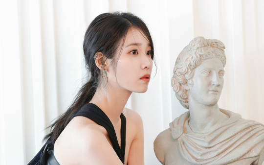 被认回豪门后，发现资助我十年的好心人是假千金，我沉默了