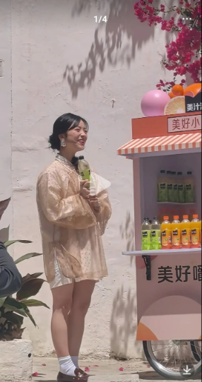 大家在现实中见过女明星吗？

看到有网友拍了一个女演员沈月的照片，确实和“精修”