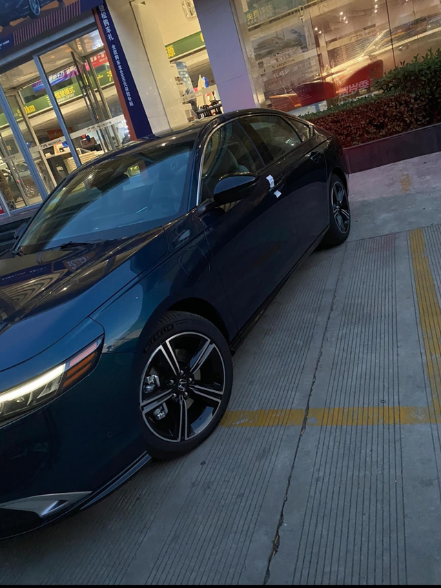 直击痛点11代雅阁插混HUD体验
1️⃣我的爱车不带HUD显示功能，但之前去本田