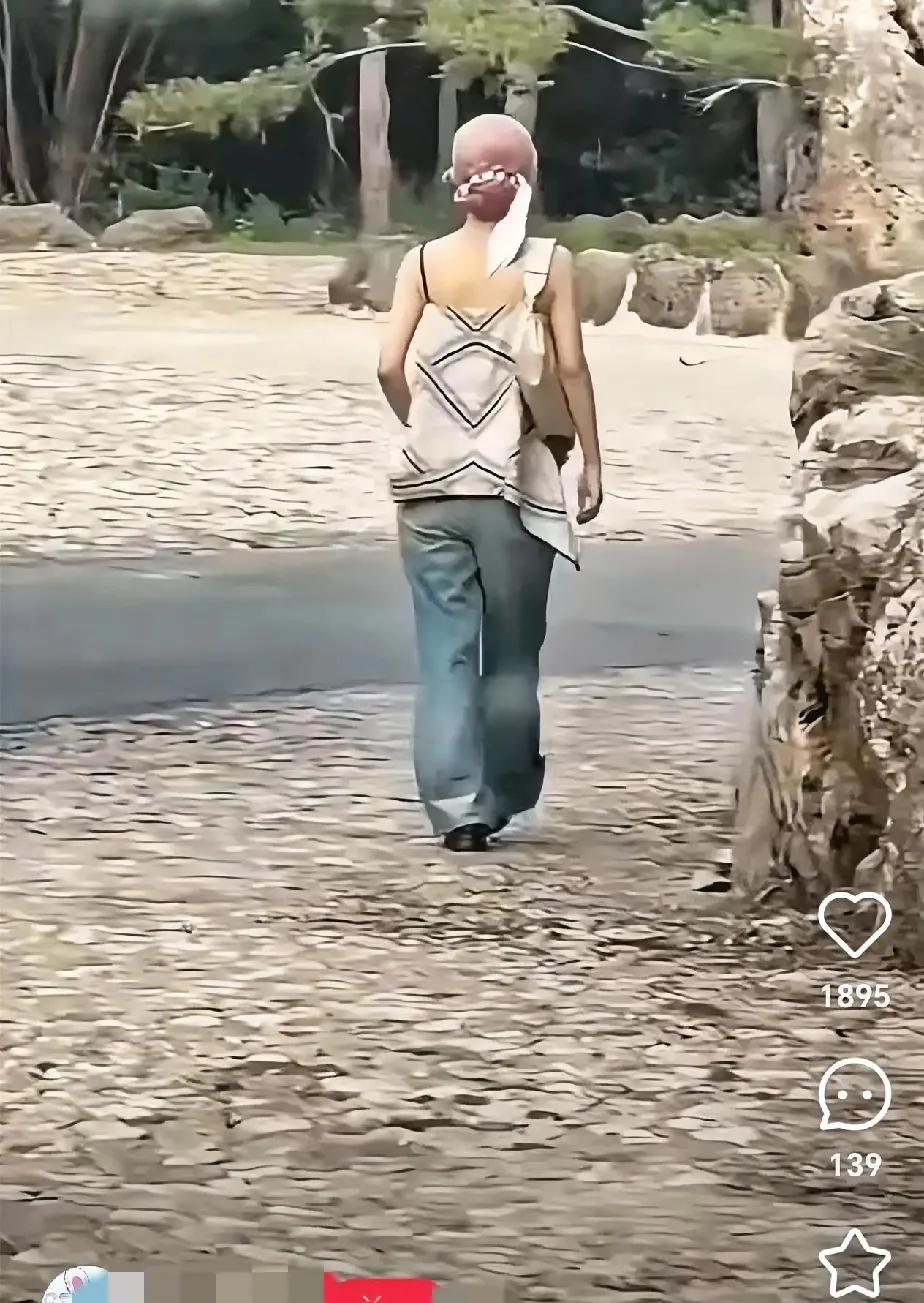 搞笑，
这背影谁能认出来？
不要对号入座！