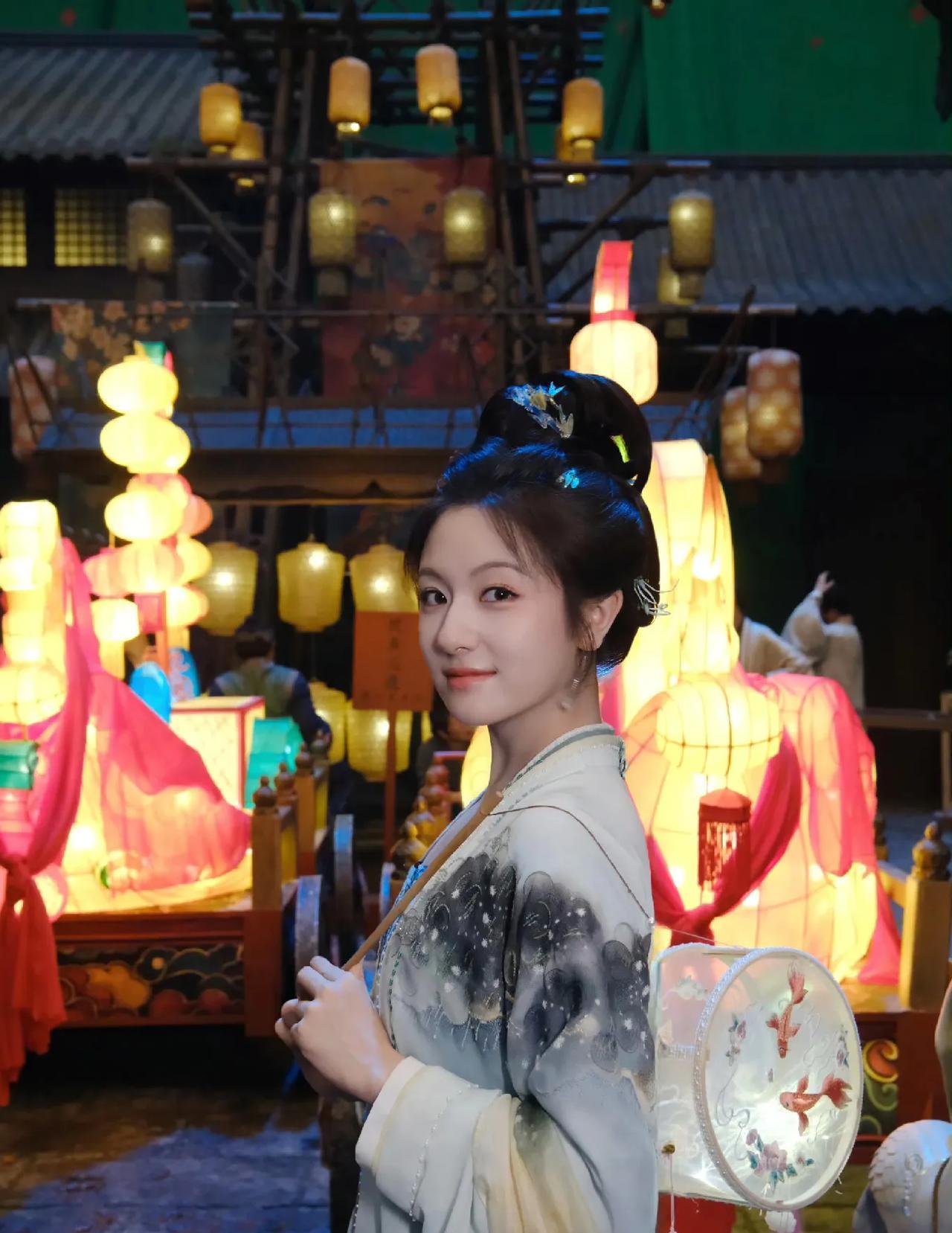 《朝雪录》爆了以后，我想着唐人终于又“崛起”了！
一查才知道，原来她已经离开唐人