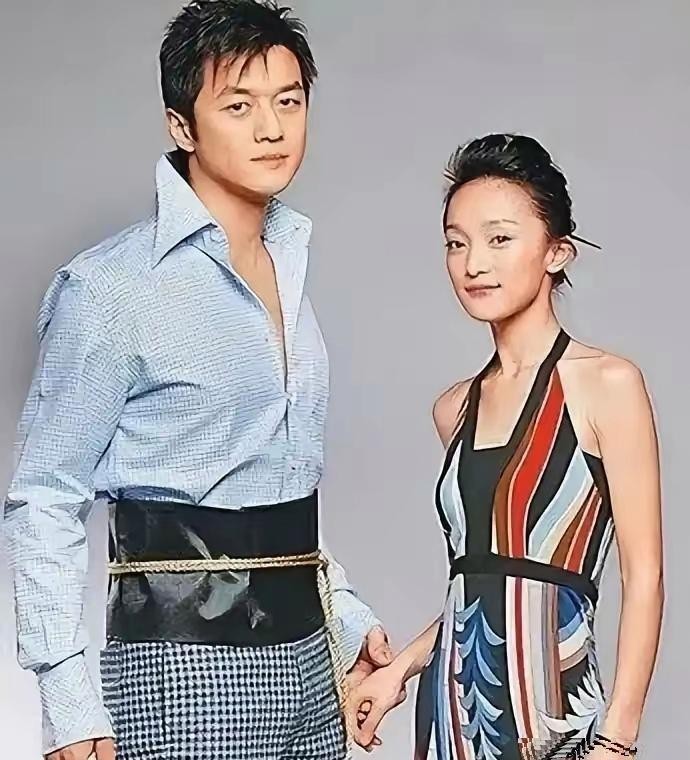 周迅和李亚鹏挺般配，可他选了王菲，后来不知咋的就把周迅给抛下了