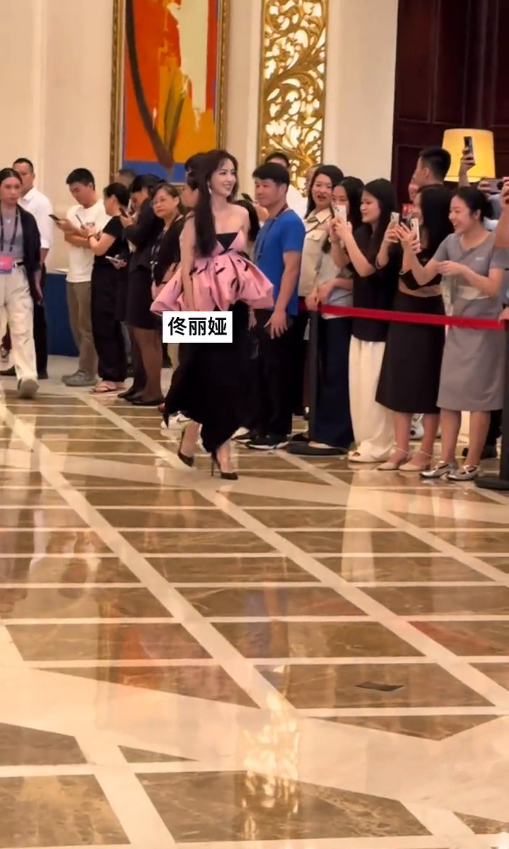 佟丽娅  演员介绍











天呐！我发现了什么？一个惊天大秘密！ 
