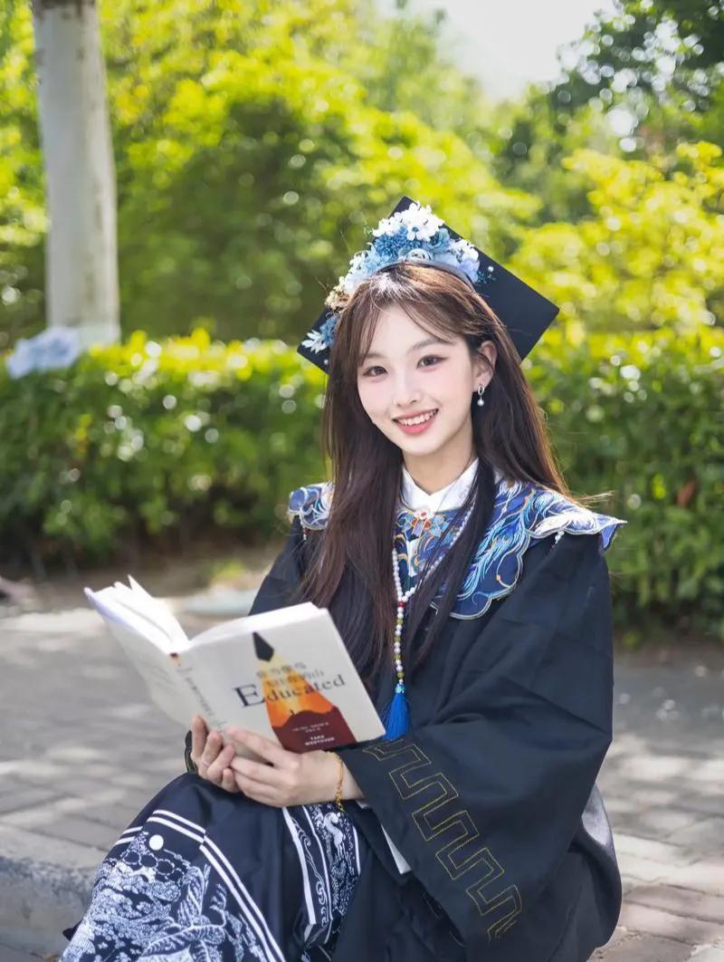 公办大学与民办大学优势对比：
2、知名度：公办大学高