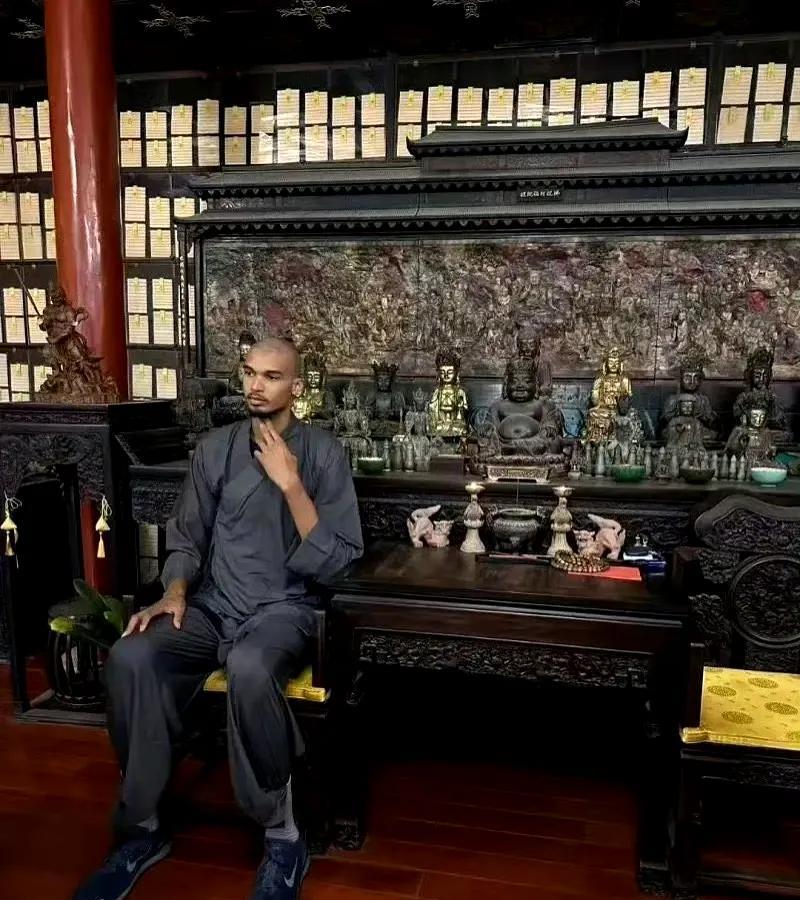 文班亚马暂时告别少林寺，今后他肯定还会回来！
马刺球星文班亚马已经结束在少林寺为