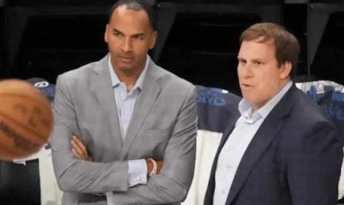 NBA常规赛，独行侠今日在主场迎战雄鹿。
赛前，独行侠记者表示，独行侠老板帕特里