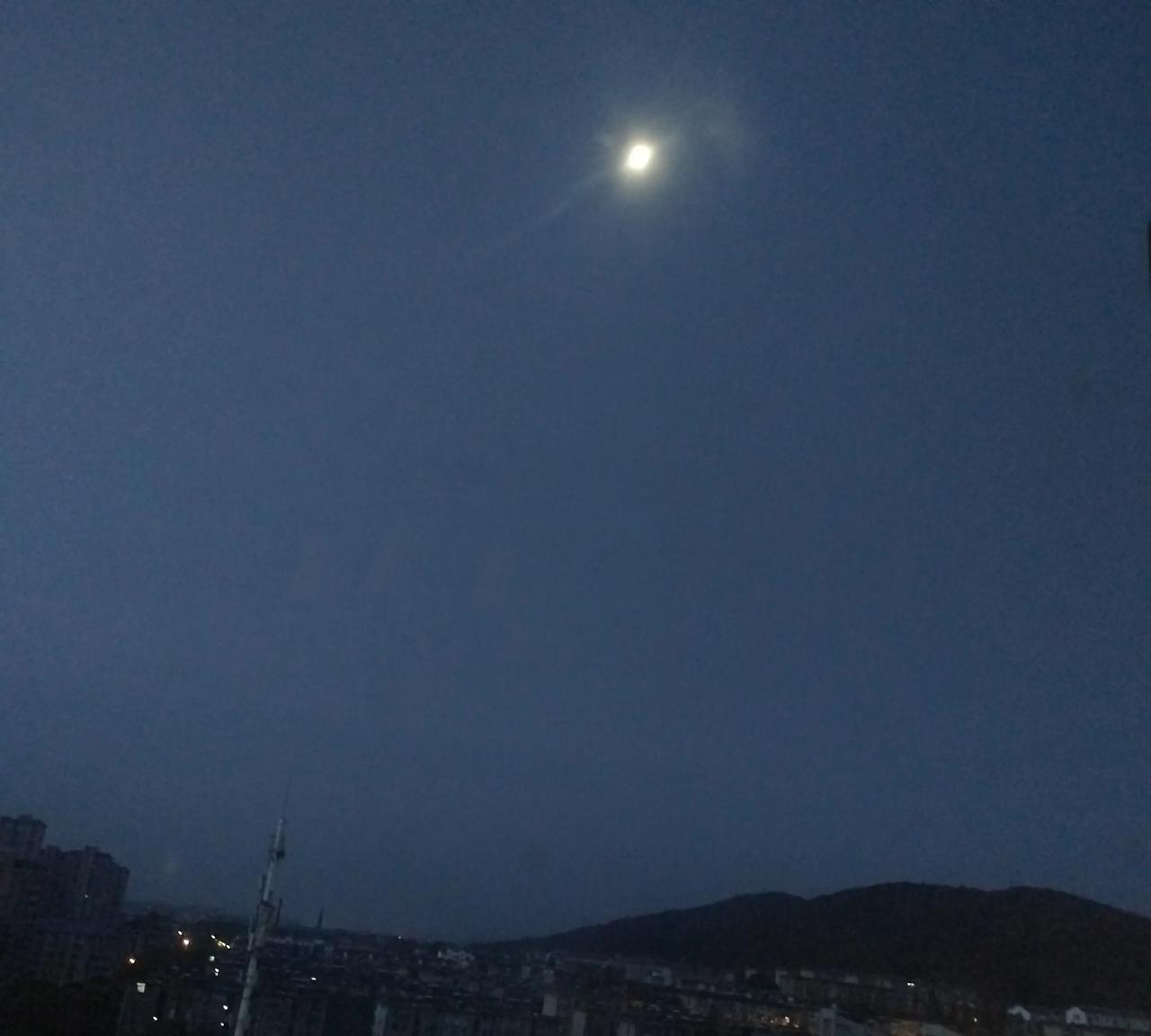 #晒图笔记大赛#
清晨的月光洒满人间