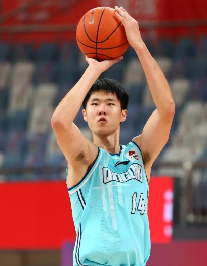 赵嘉义本有机会来广东的，最后被刘维伟按下暂停按钮。

媒体人透露:徐昕主动提交转