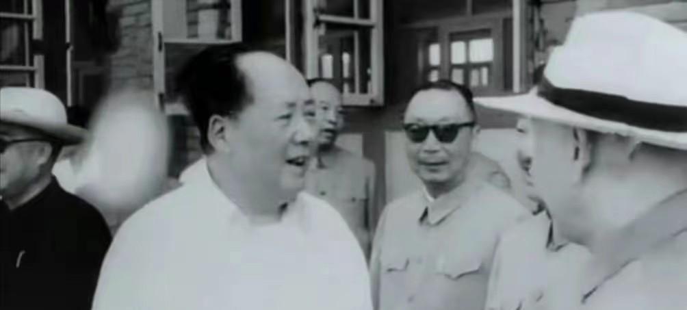 1955年，毛主席到山东视察后，看到一地委副书记，但在得知他的职务后，毛主席竟问