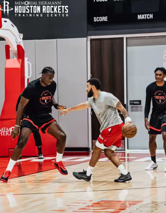 卡佩拉重回火箭并非画蛇添足，而是锦上添花

休赛期火箭最让令人意外的签约是3年2