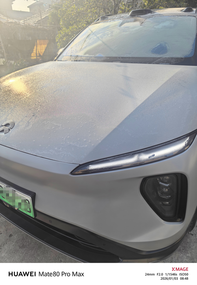 江浙沪冬天续航实测
气温直接来到了0度附近，甚至-2度，早上起来前机盖上面都冻霜