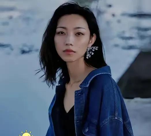 原来那尔那茜成为“天龙人”早就有迹可循了。
原因很简单，因为她不仅有定向委培事件