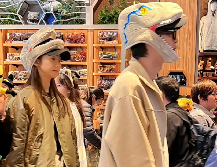 范世琦和张艺凡恋爱，粉丝发分手打卡日记

两人去年7月还被拍到，看来范世琦的粉丝