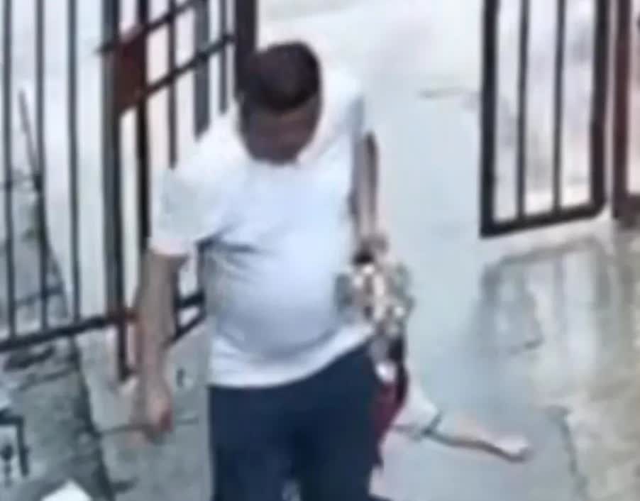 湖南娄底男子刘某某强行拖曳6岁女童到无人偏僻小巷，女童撕心裂肺的哭喊引起了附近大