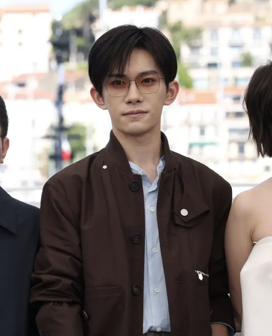 <狂野时代>戛纳photocall 众星云集 易烊千玺舒淇等亮相