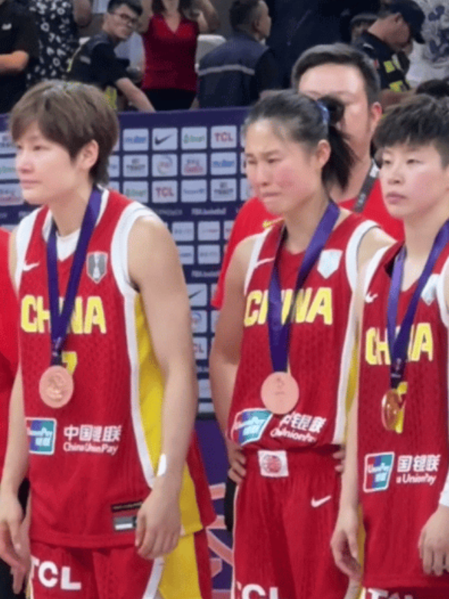 下一届可能打不了的都哭了。
黄思静：29岁，但她代表国家队打比赛已经有10年之久