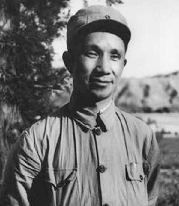 粟裕大将病逝后，家人在他的骨灰中发现3枚弹片，这三枚弹片留在粟裕的头部50多年。