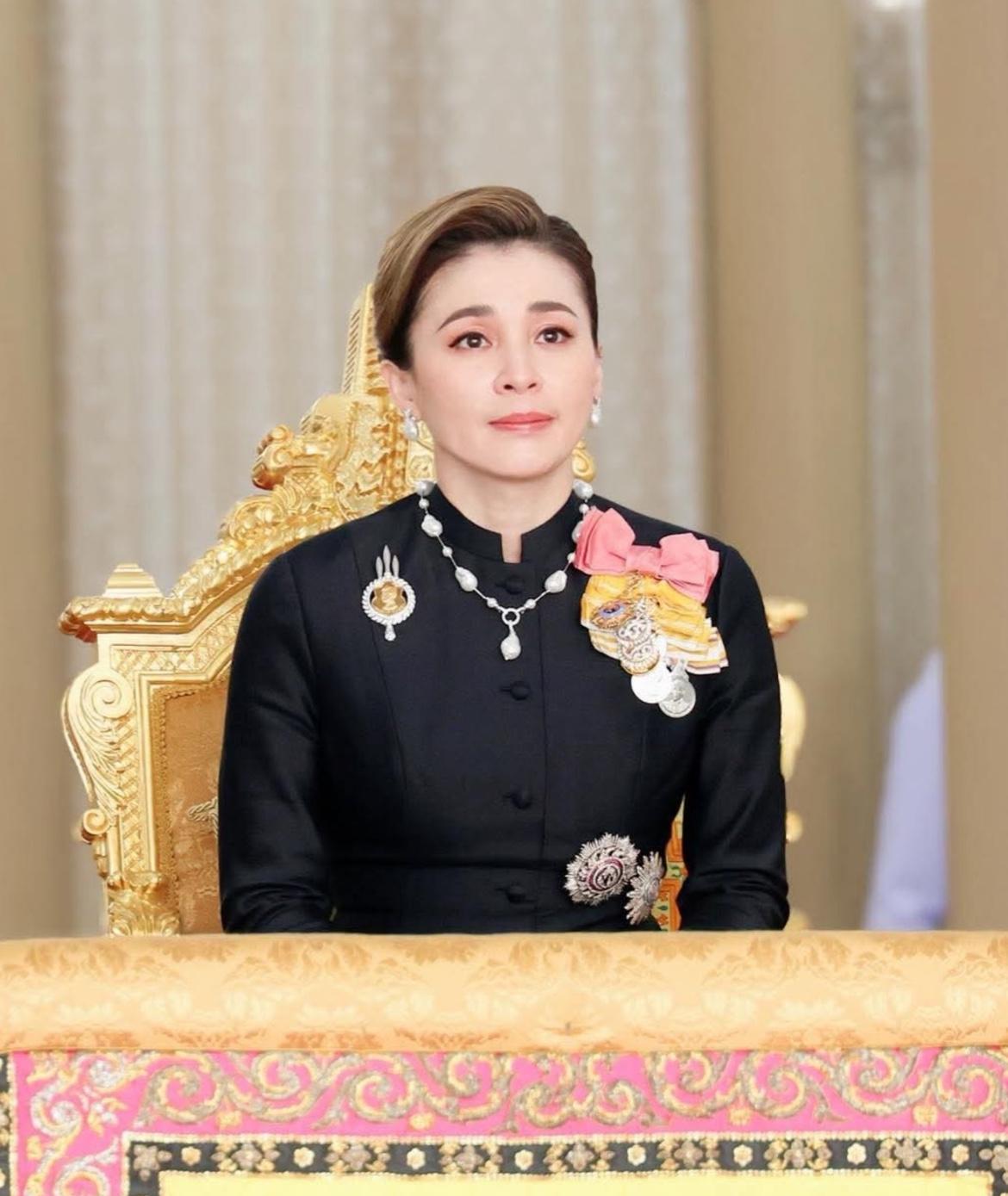苏提达王后出席国葬，黑丧服也难掩盛世美颜
8月30日，在曼谷Pom Prap S