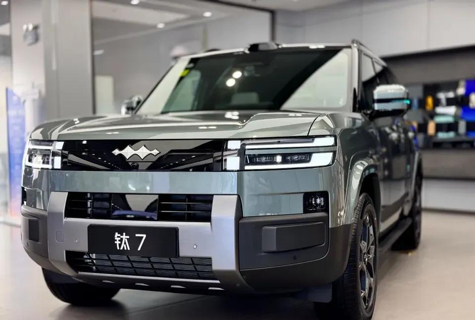 方程豹钛7为啥就火了，10月销量超2万，11月可能超3万，配置给的太多了
无心插