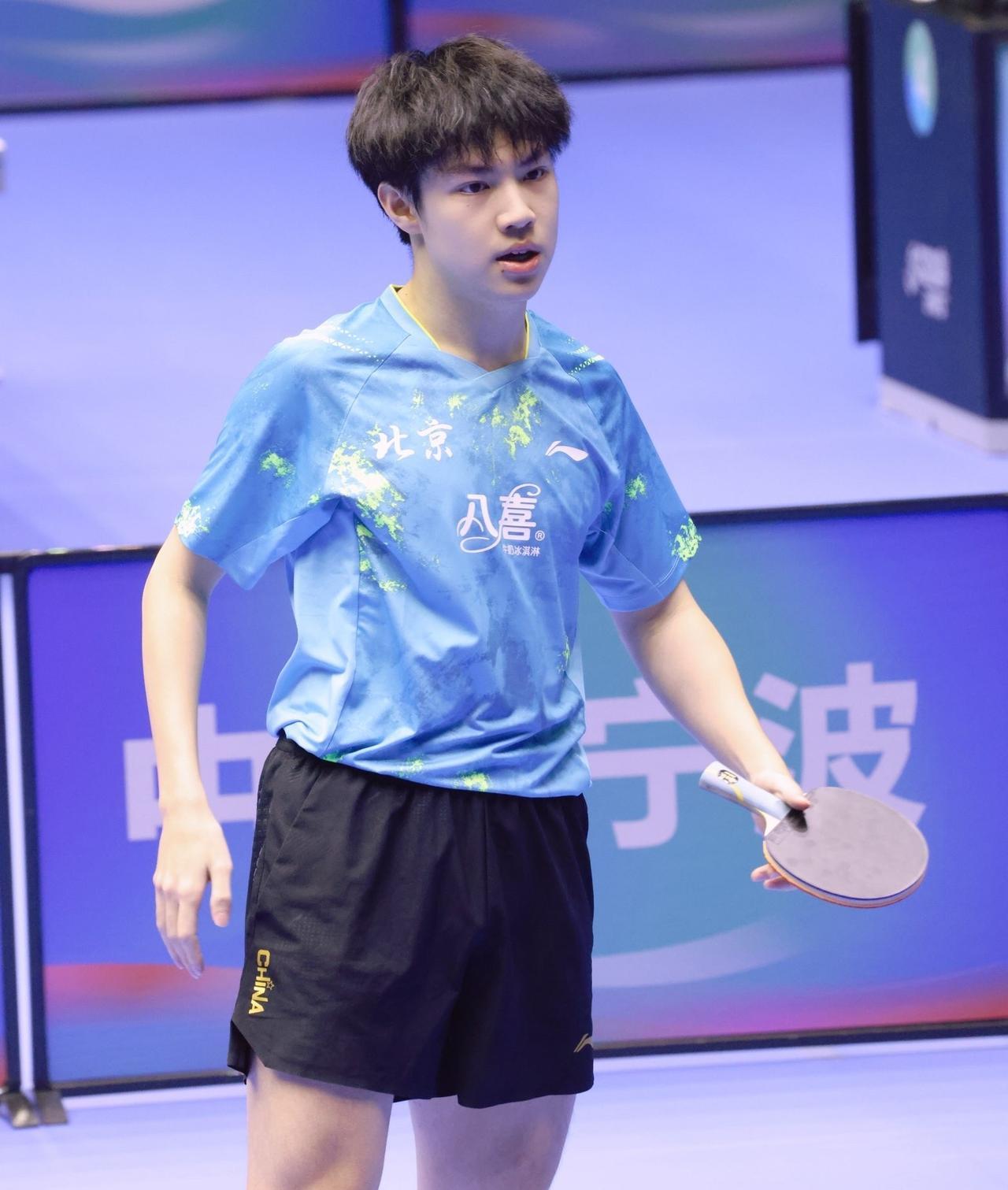 这就是为什么连张继科都佩服王楚钦的原因：
如何在单项淘汰后，迅速调整过来。
黄友