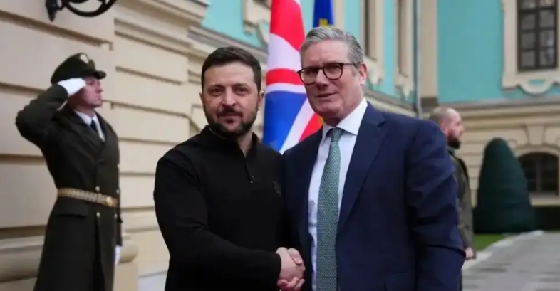 英国首相斯塔默认为，如果俄罗斯不被击败，欧洲国家可能是下一个目标。如果乌克兰与俄