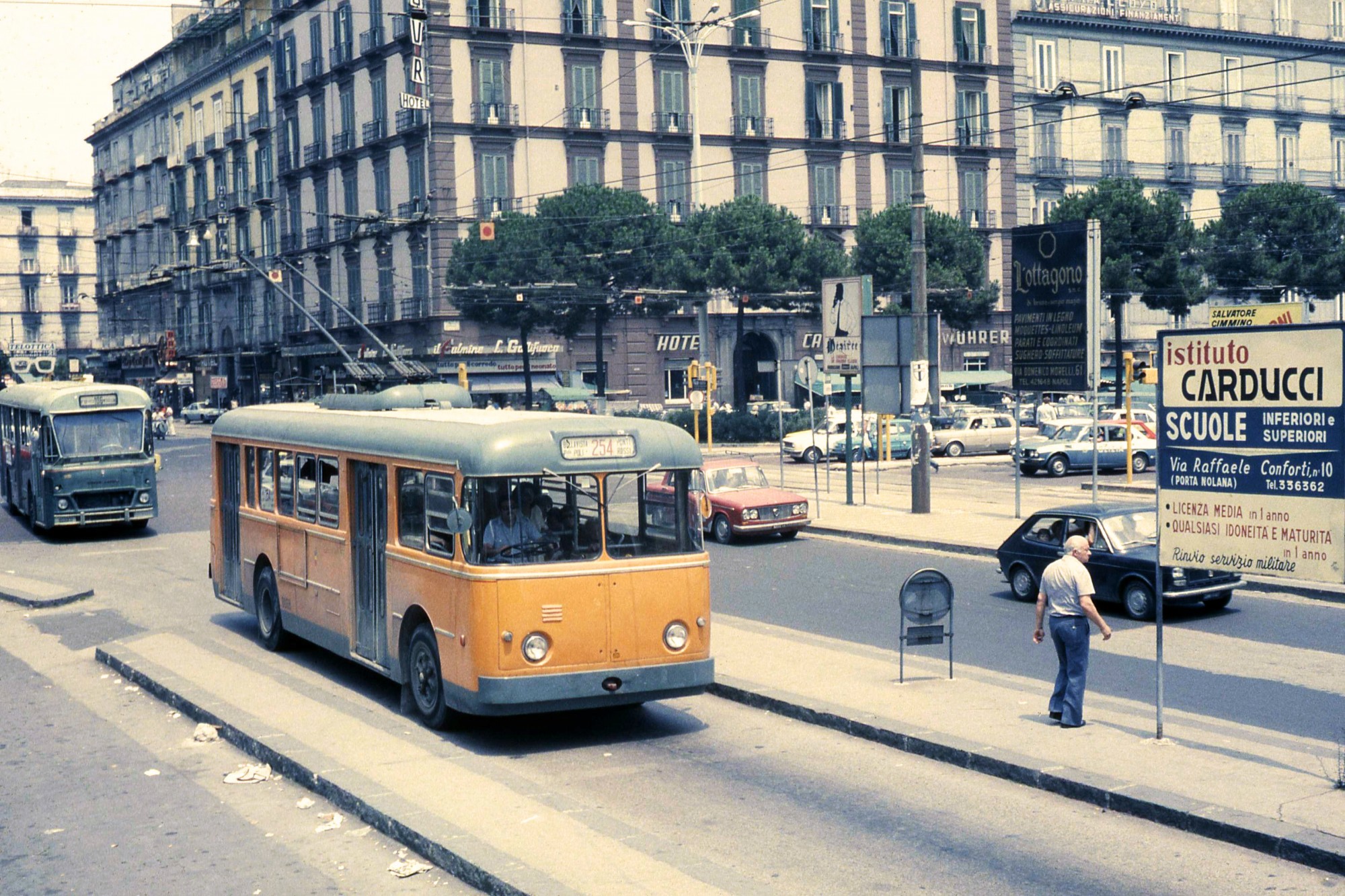 走，上班去！（1979年那不勒斯）